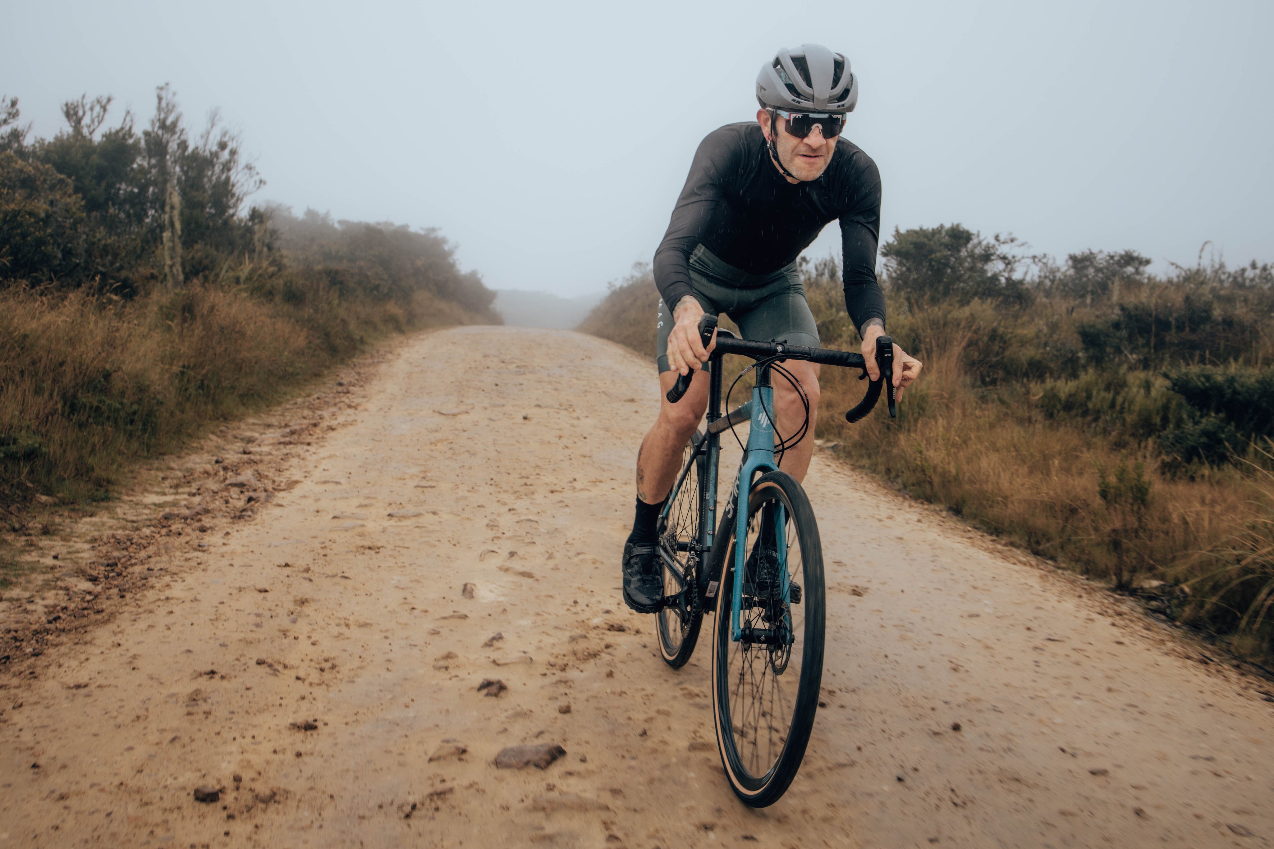 Bicicleta de gravel en aluminio MÍTICA DISC SUMAPAZ 9 velocidades