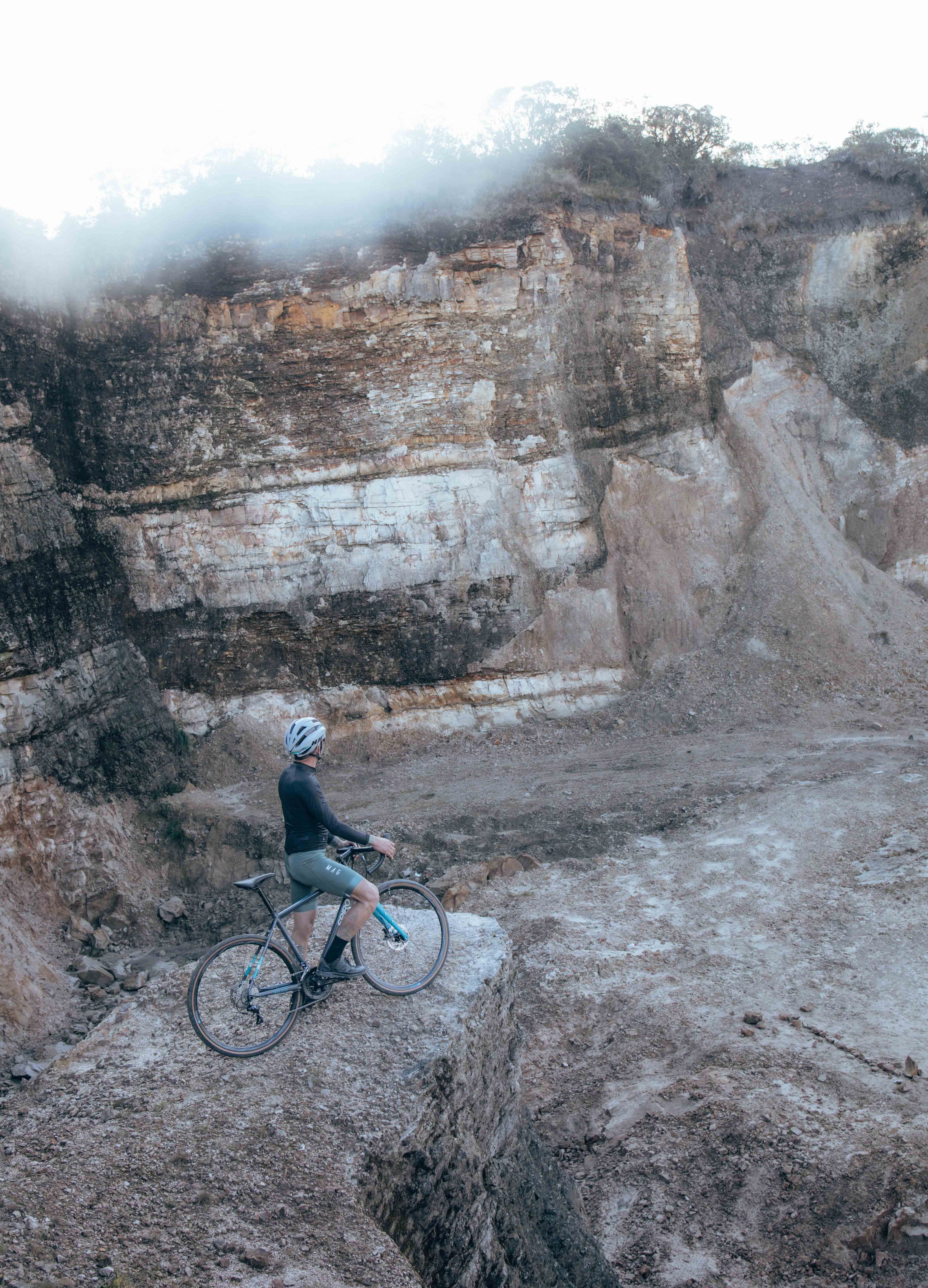 Bicicleta de gravel en aluminio MÍTICA DISC SUMAPAZ 9 velocidades