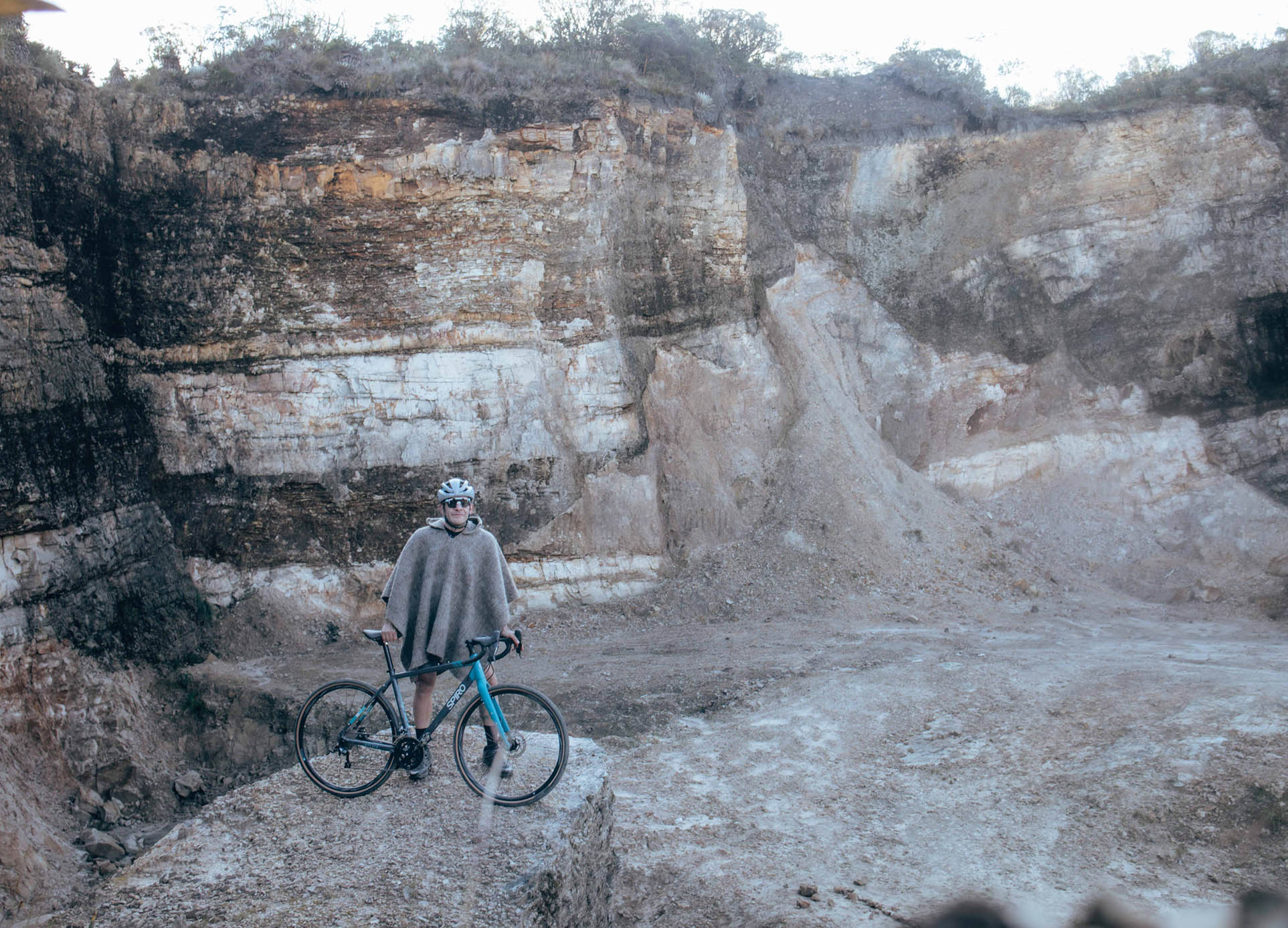 Bicicleta de gravel en aluminio MÍTICA DISC SUMAPAZ 9 velocidades