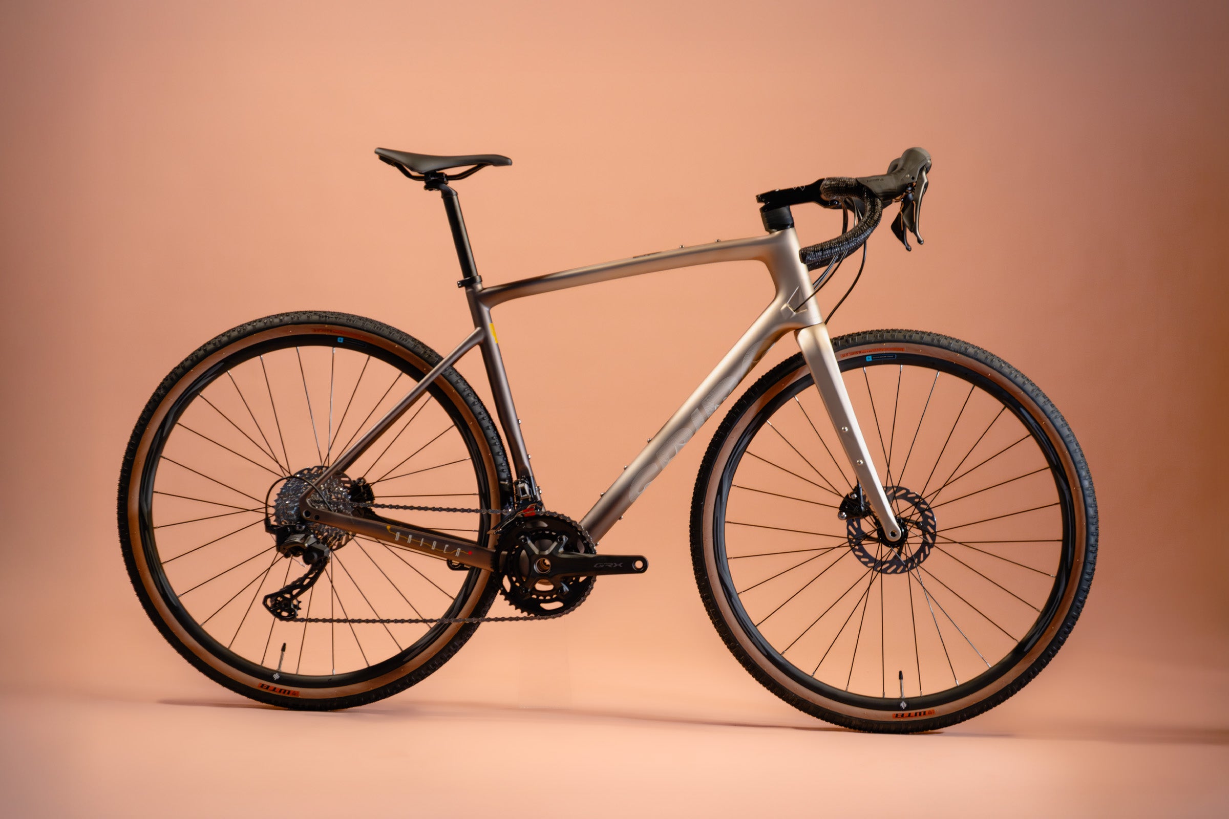 bicicleta_gravel_origen_cumbia_club_grx_12v_diagonal-lateral_completa.jpg