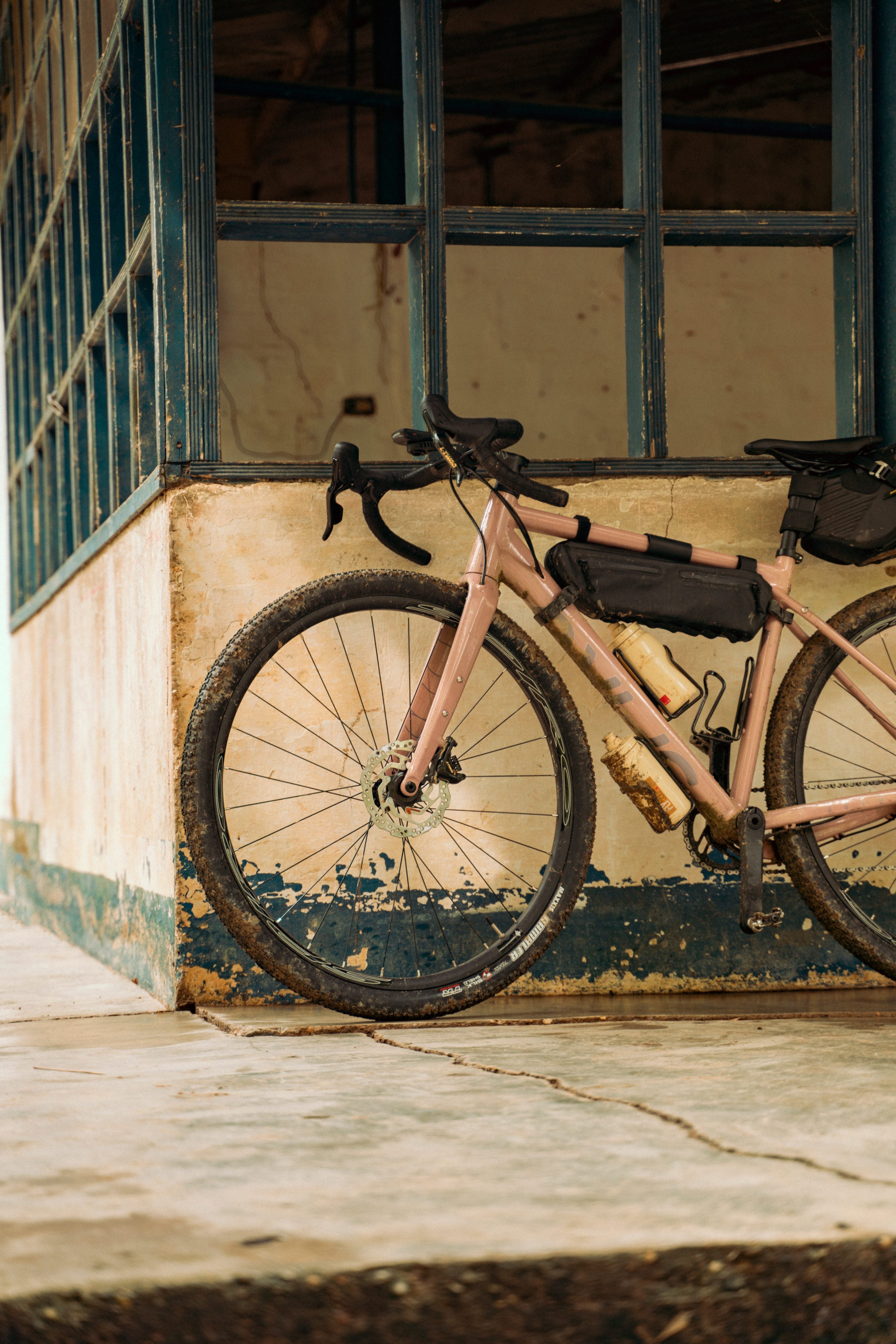 bicicleta_gravel_origen_joropo_lifestyle_08_4dffc25e-7fd5-4743-aae0-d9613707e16a.jpg