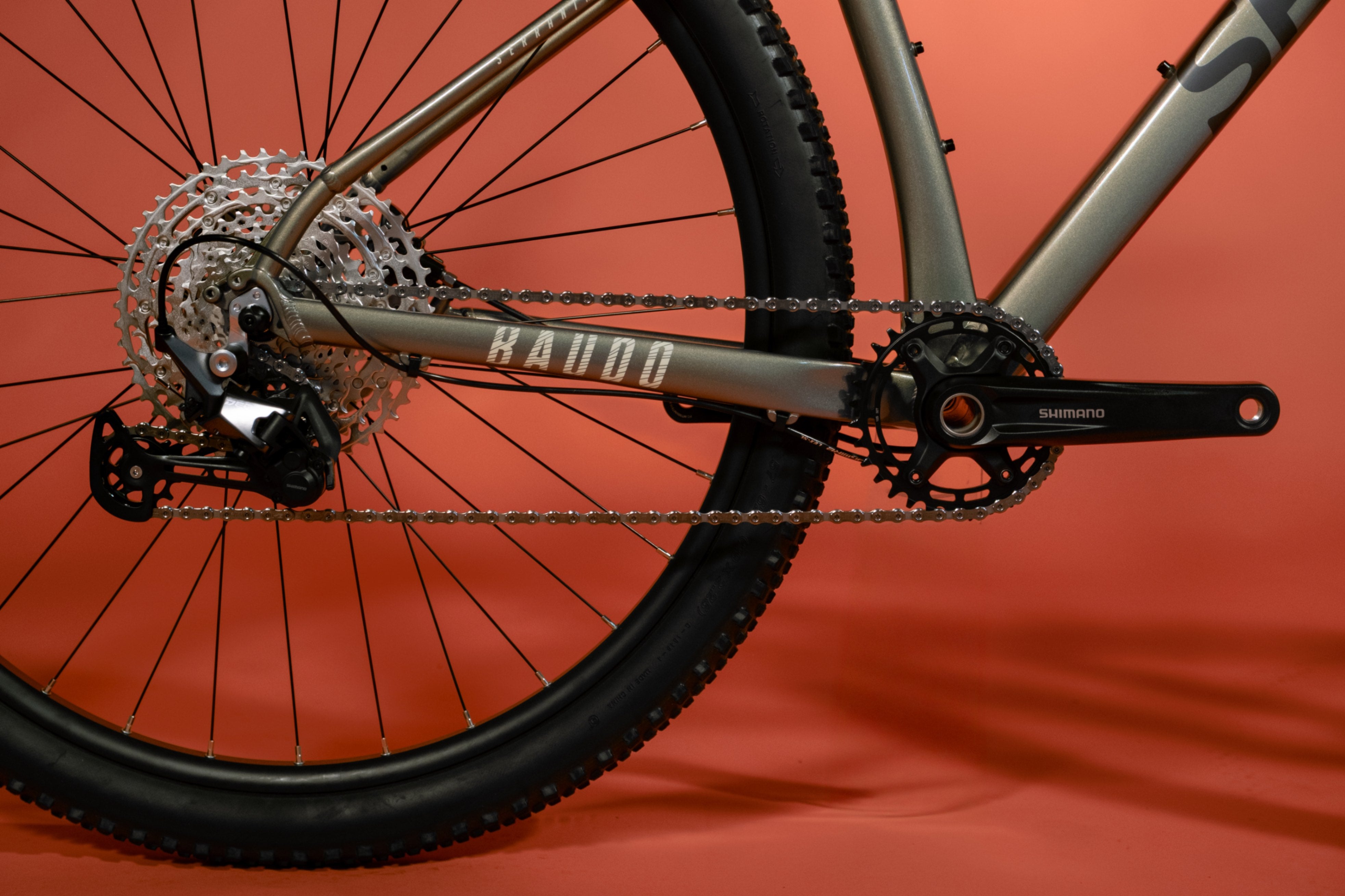 Bicicleta de MTB en aluminio GAIA BAUDÓ Grupo Shimano Deore NS 12 velocidades