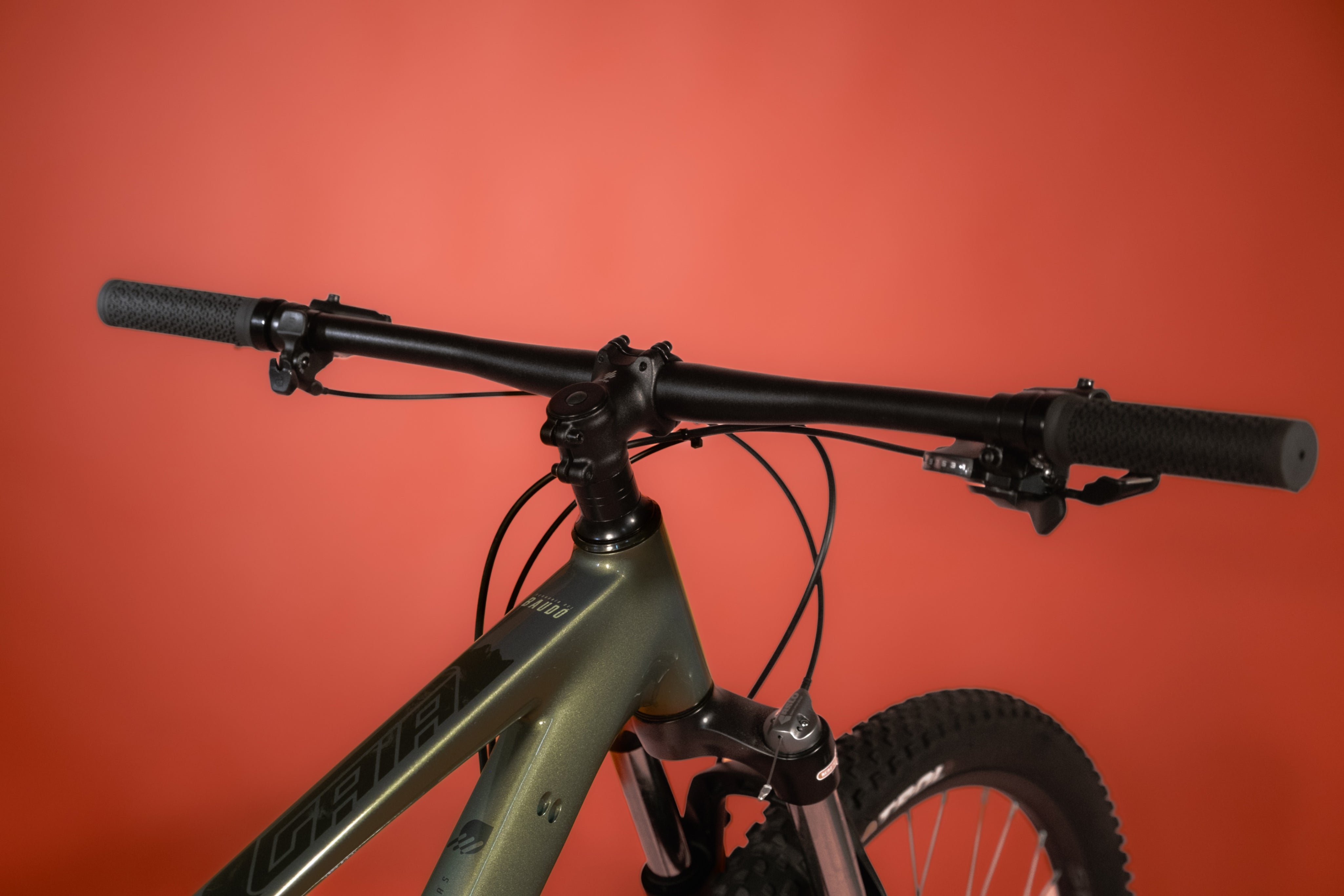 Bicicleta de MTB en aluminio GAIA BAUDÓ Grupo Shimano Deore NS 12 velocidades