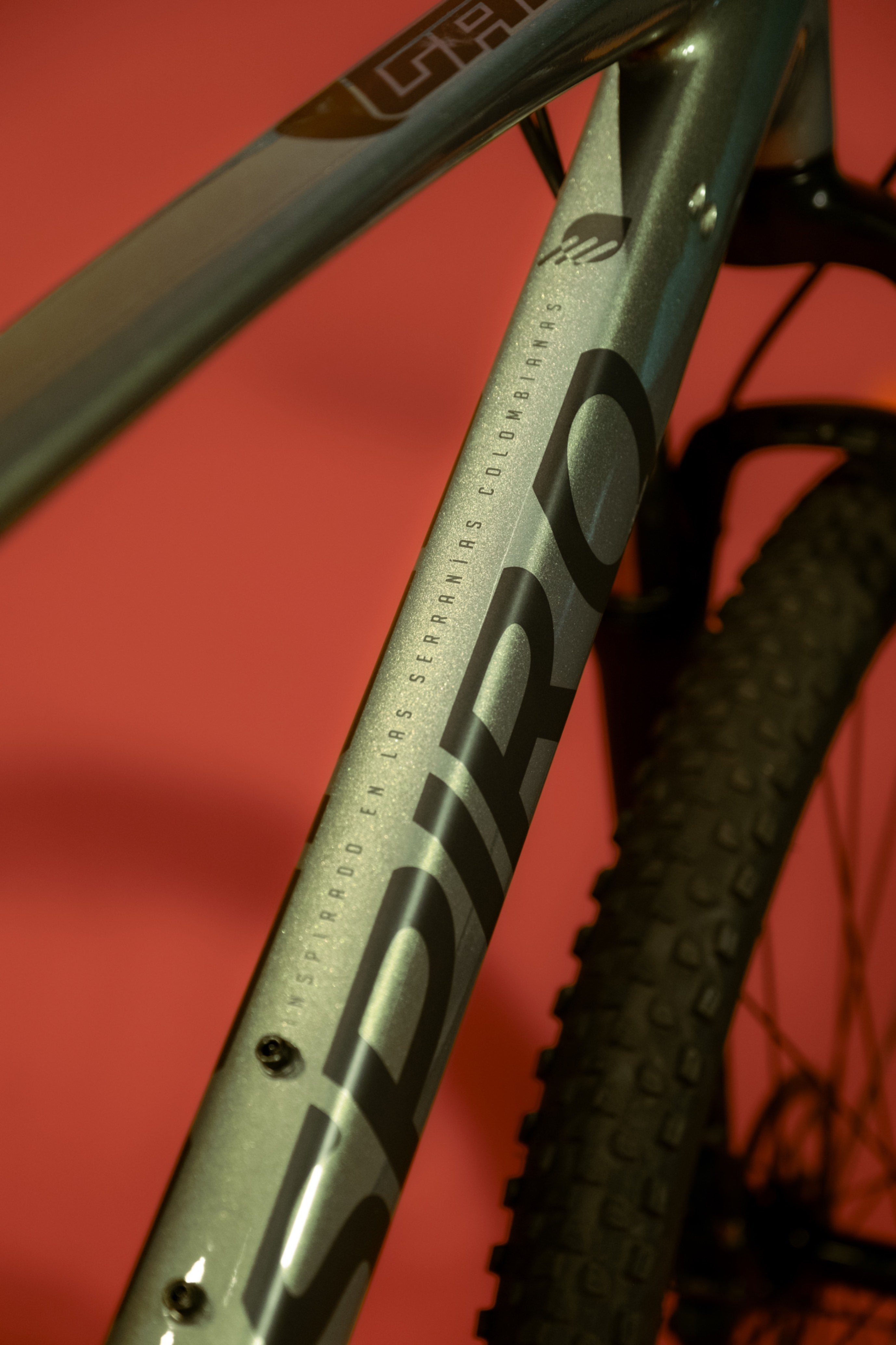 Bicicleta de MTB en aluminio GAIA BAUDÓ Grupo Shimano Deore NS 12 velocidades