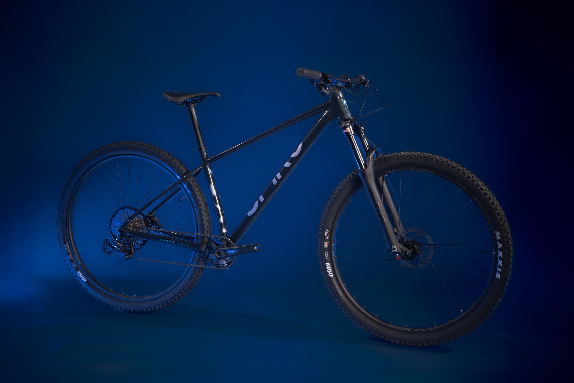 bicicleta_mtb_oculta_dardo_azul_deore_12v_diagonal-frontal.jpg