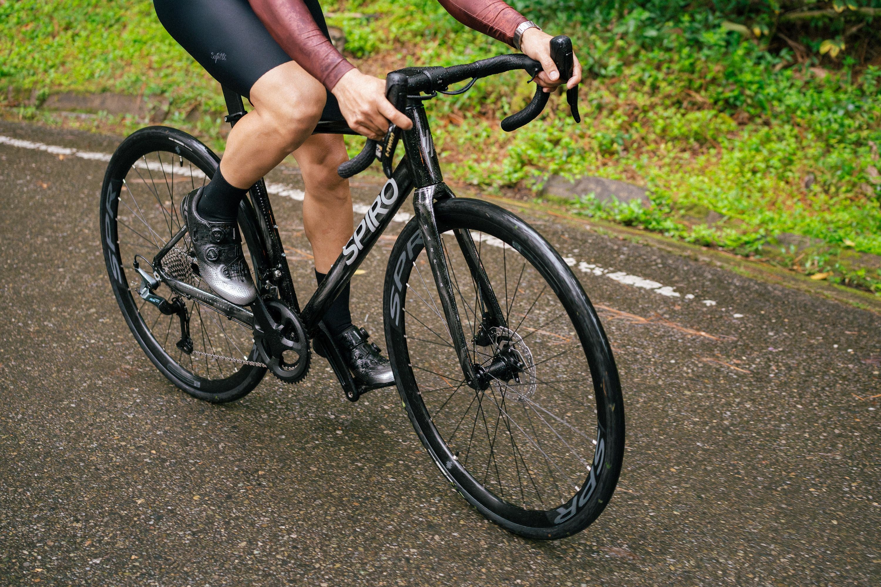 Bicicleta de ruta en aluminio FREEDOM DISC AERO HARPÍA Grupo Shimano 105 12 velocidades