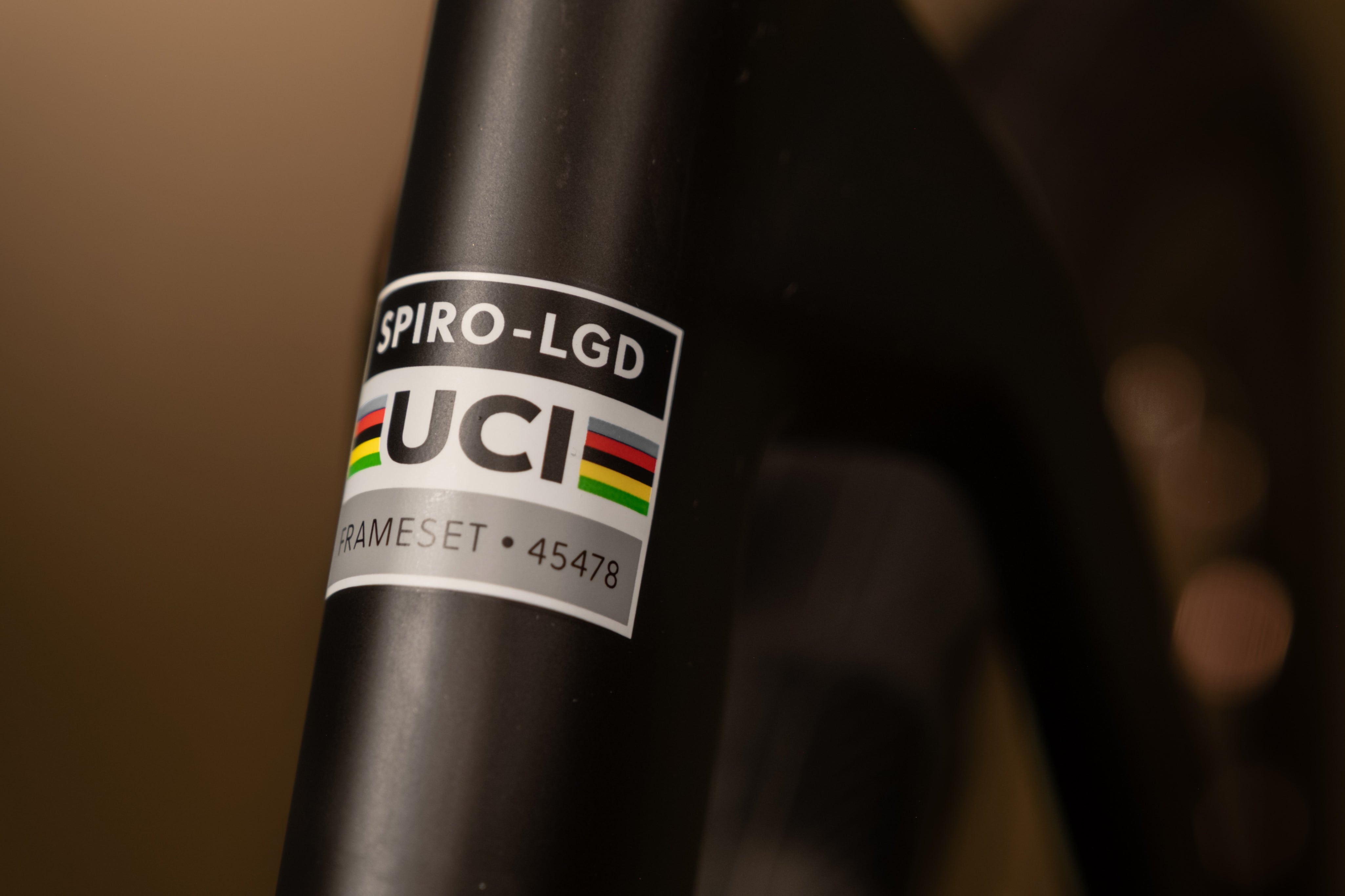 Bicicleta de ruta en carbono LEGEND BALAY Grupo Ultegra DI2 12 velocidades