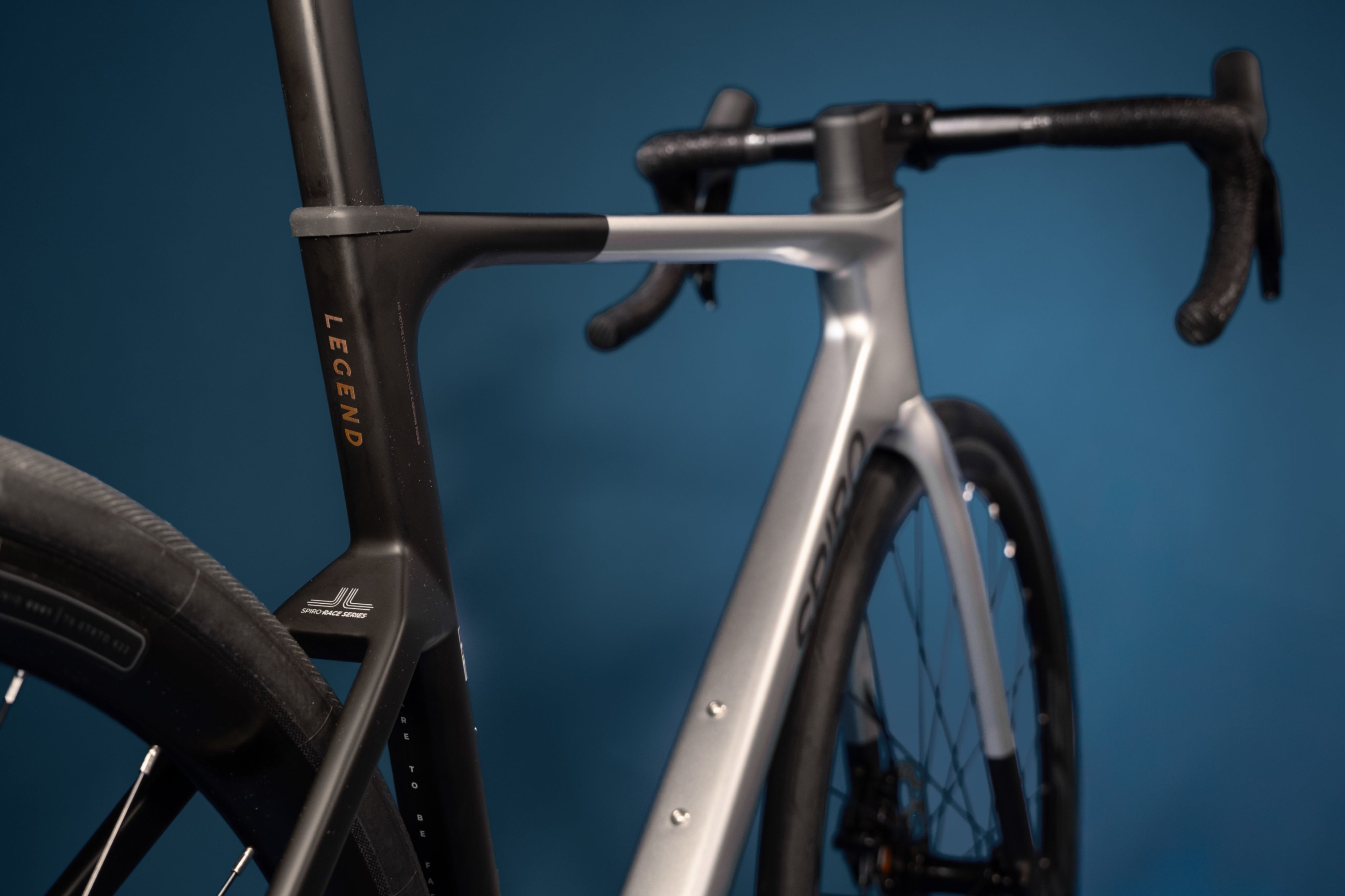 Bicicleta de ruta en carbono LEGEND TUMBAGA Grupo Ultegra DI2 12 velocidades