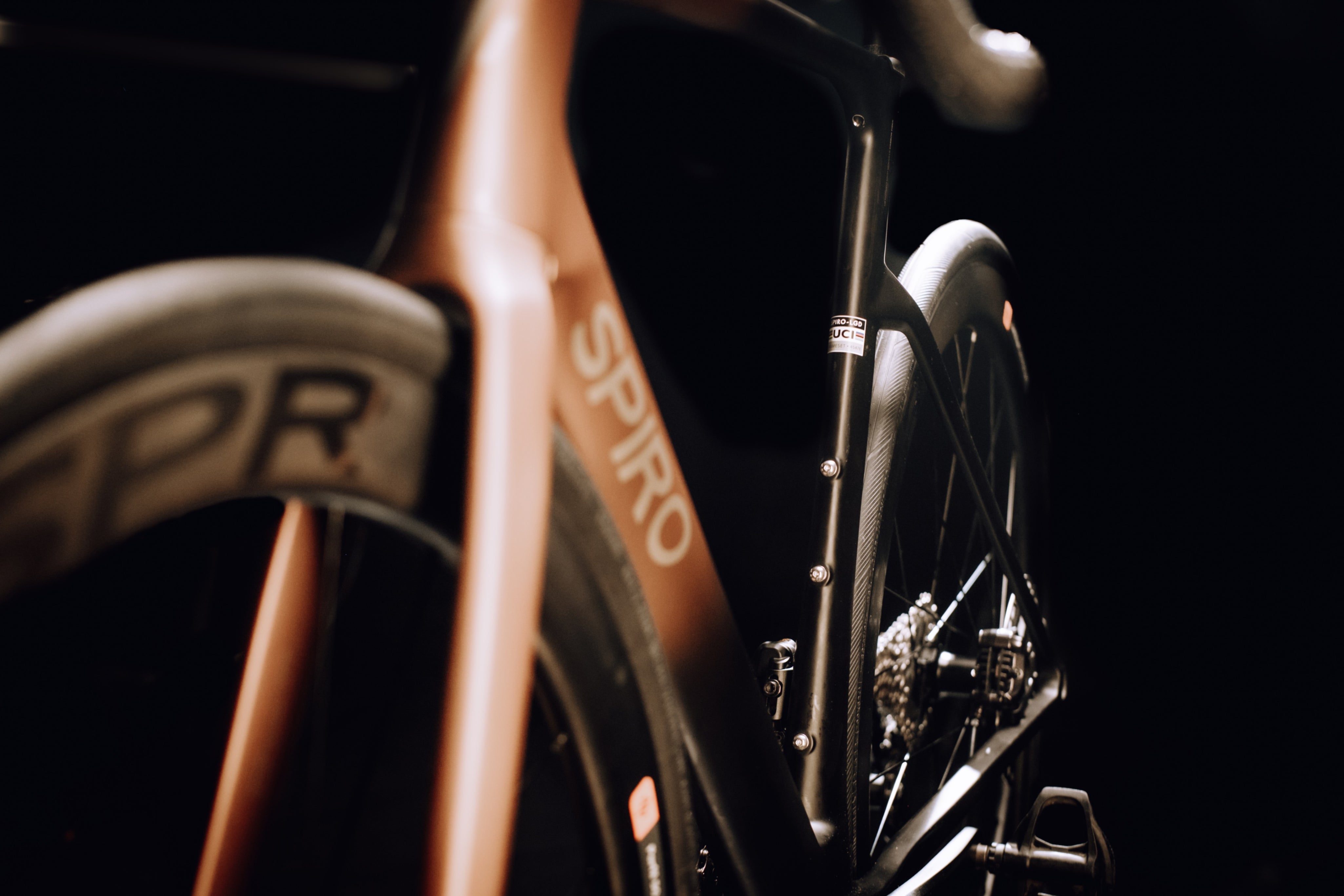 Bicicleta de ruta en carbono LEGEND BALAY Grupo Ultegra DI2 12 velocidades