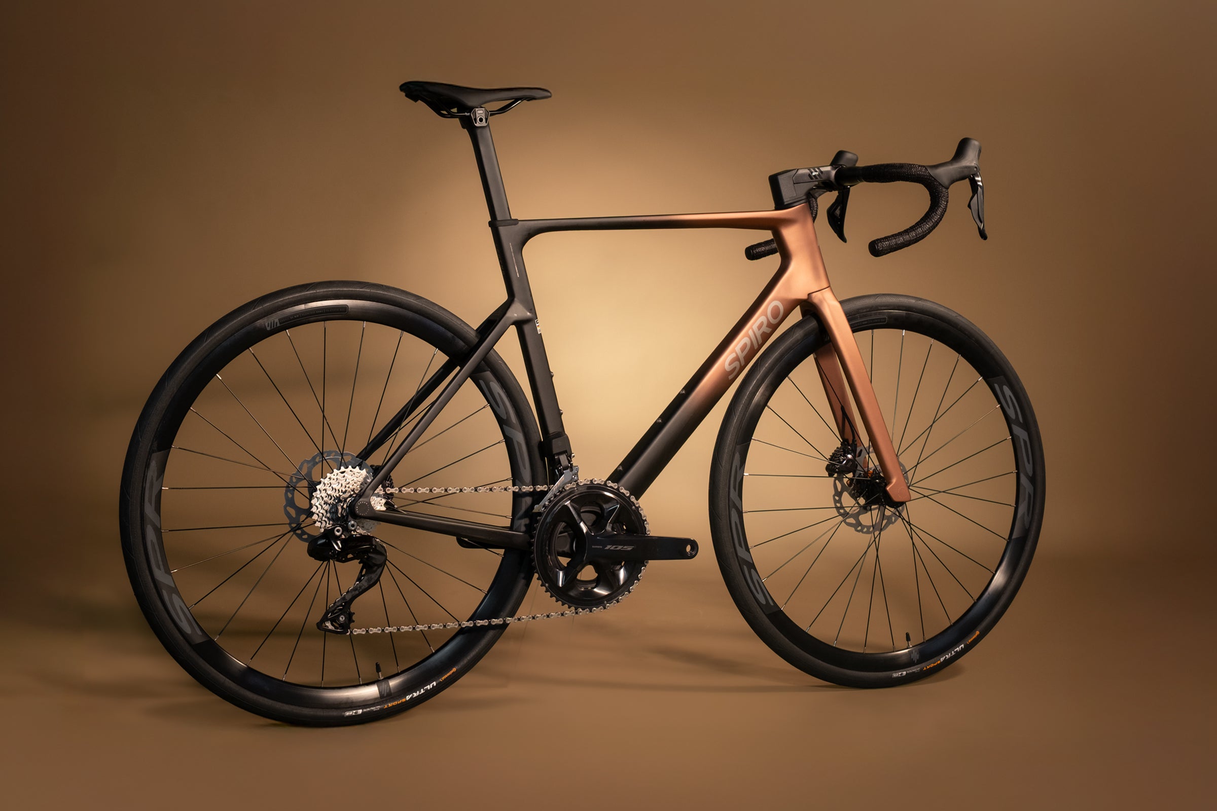 Bicicleta de ruta en carbono LEGEND BALAY Grupo Shimano 105 DI2 12 velocidades