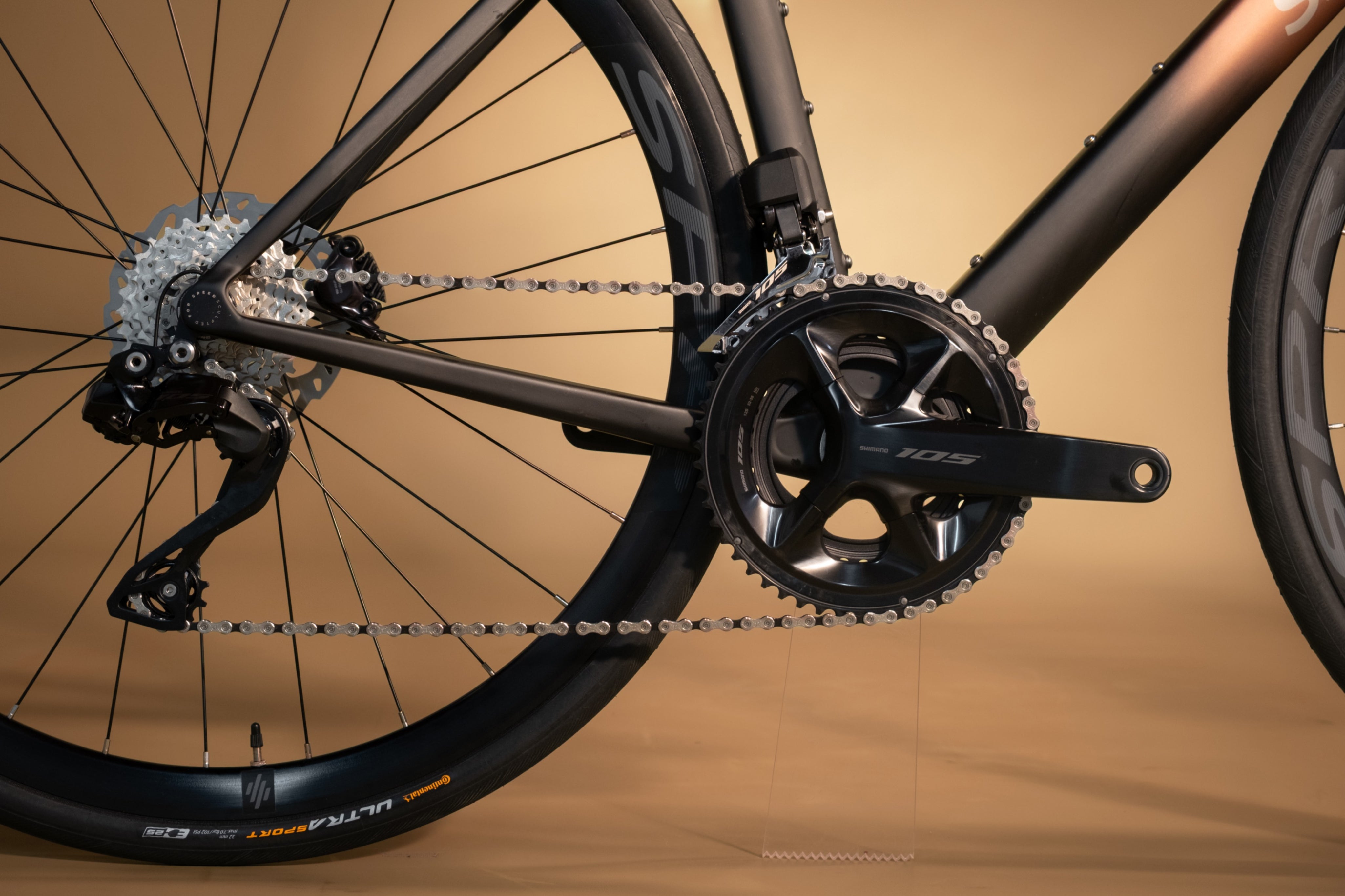 Bicicleta de ruta en carbono LEGEND BALAY Grupo Shimano 105 DI2 12 velocidades