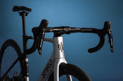 Bicicleta de ruta en carbono LEGEND TUMBAGA Grupo Shimano 105 DI2 12 velocidades