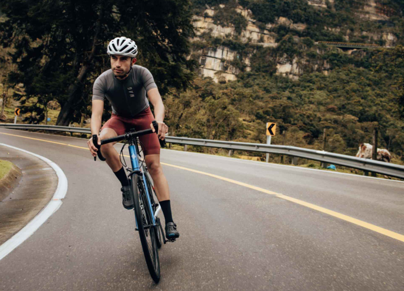 bicicleta_ruta_mitica_disc_frontino_lifestyle_BAJA2.png