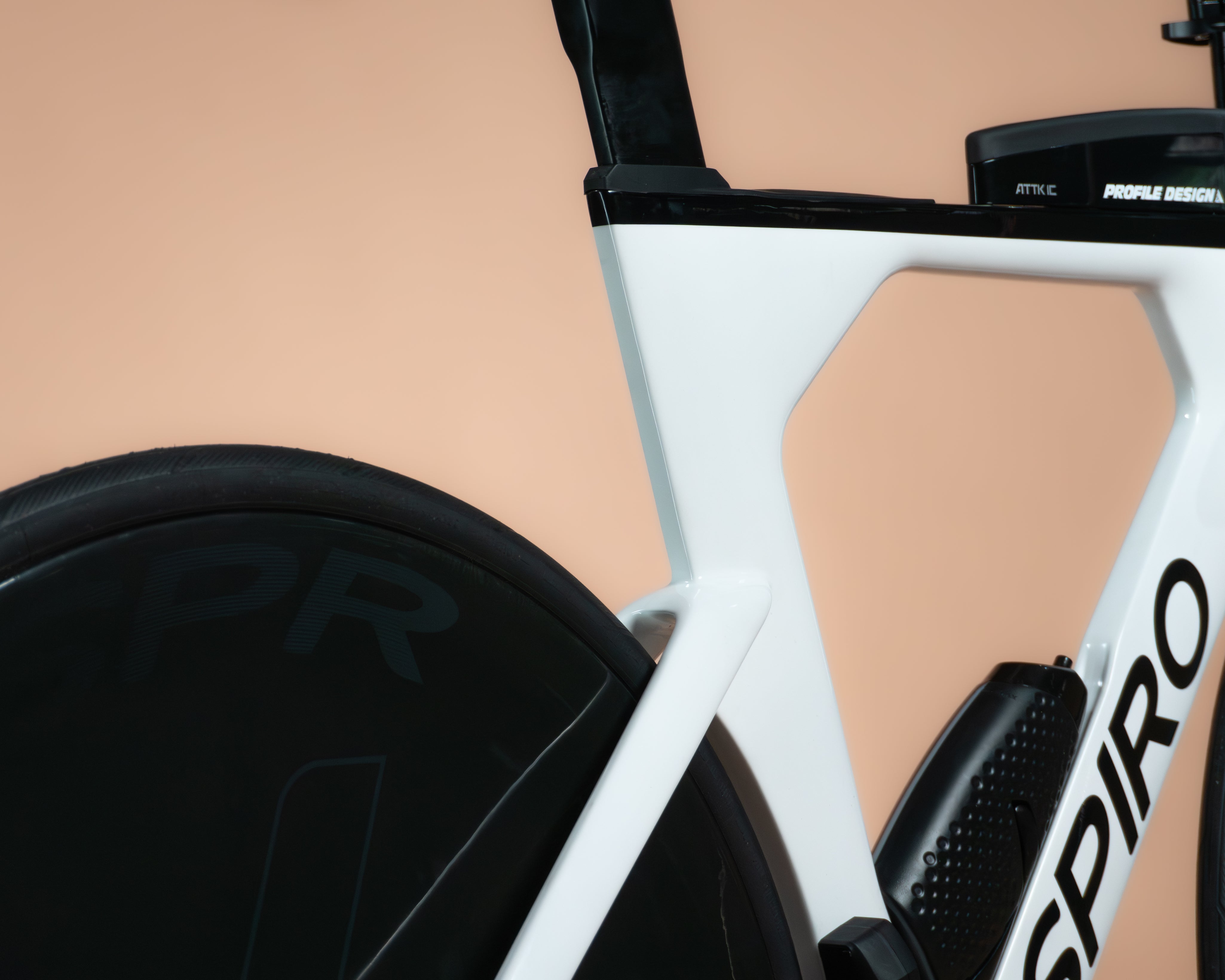 bicicleta_triatlon_ltwoo_lateral-3_b64913d7-944b-4ab4-8934-4f49e4500069.jpg