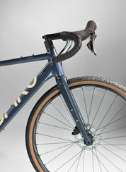 Bicicleta de gravel ORIGEN CURRULAO en aluminio con tenedor en carbono y grupo Shimano Cues de 2x10 velocidades