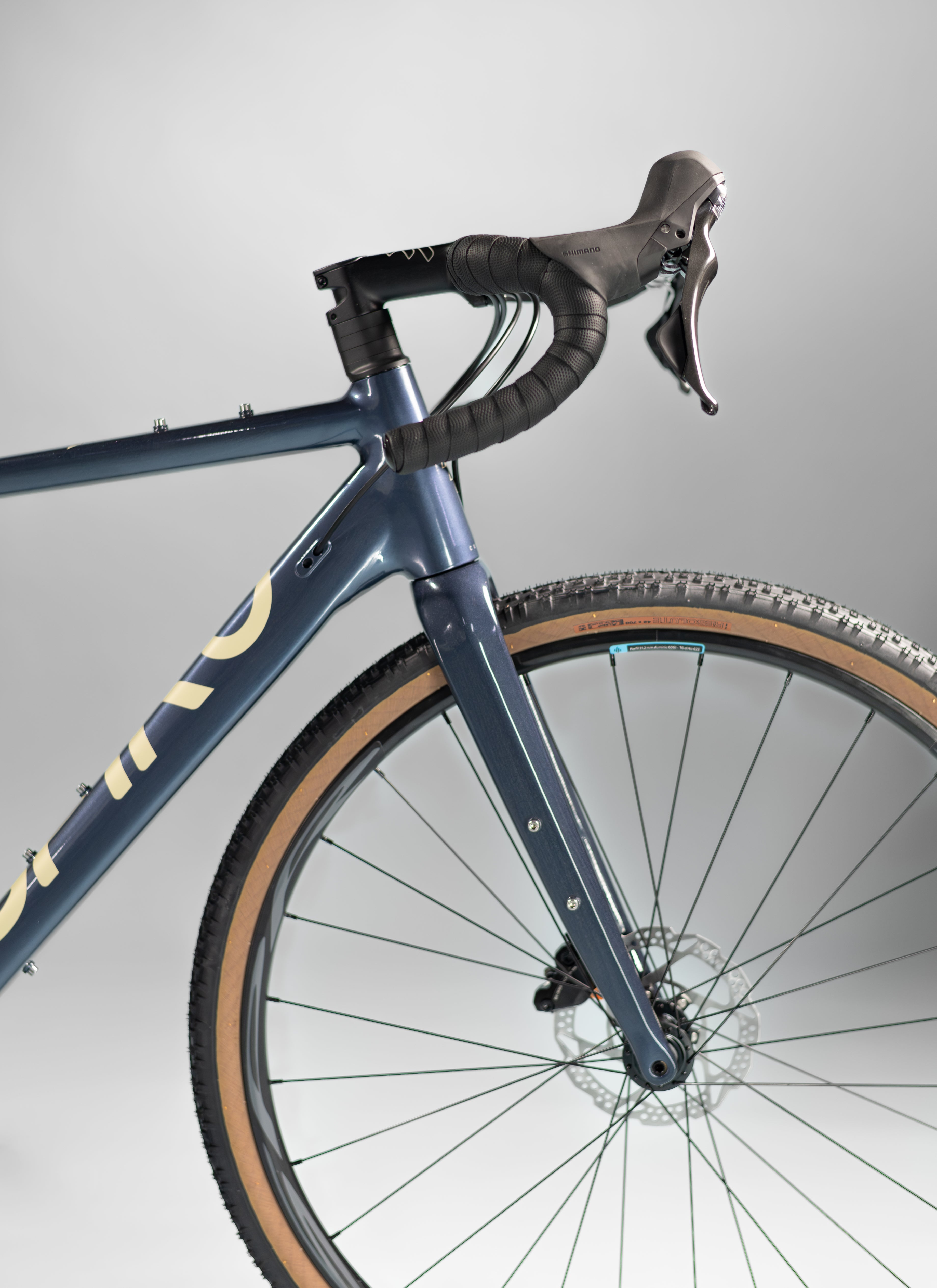 Bicicleta de gravel ORIGEN CURRULAO en aluminio con tenedor en carbono y grupo Shimano Cues de 2x10 velocidades