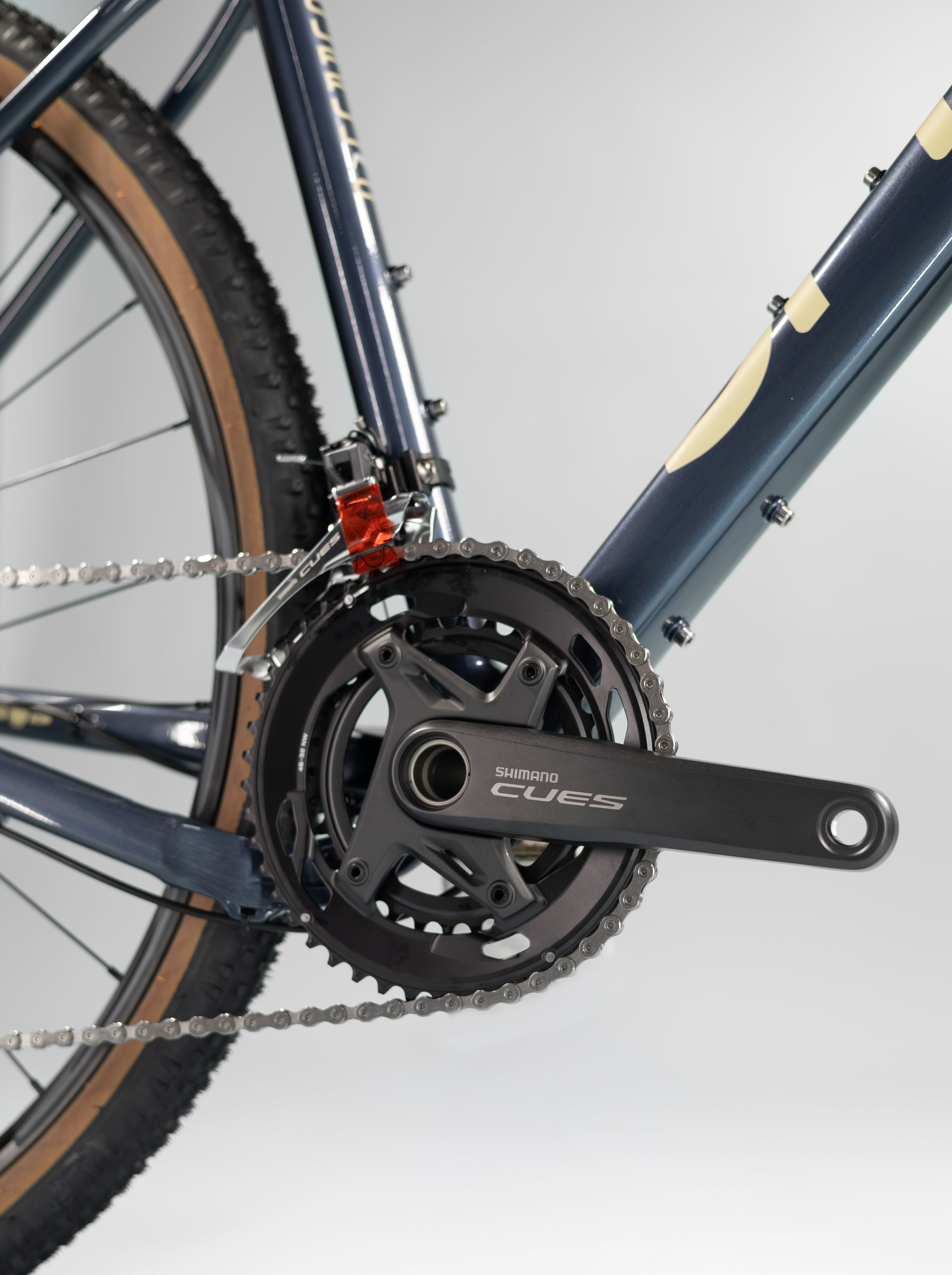 Bicicleta de gravel ORIGEN CURRULAO en aluminio con tenedor en carbono y grupo Shimano Cues de 2x10 velocidades