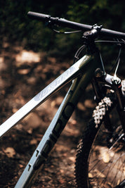 Bicicleta de MTB en aluminio GAIA BAUDÓ Grupo Shimano Cues 11 velocidades
