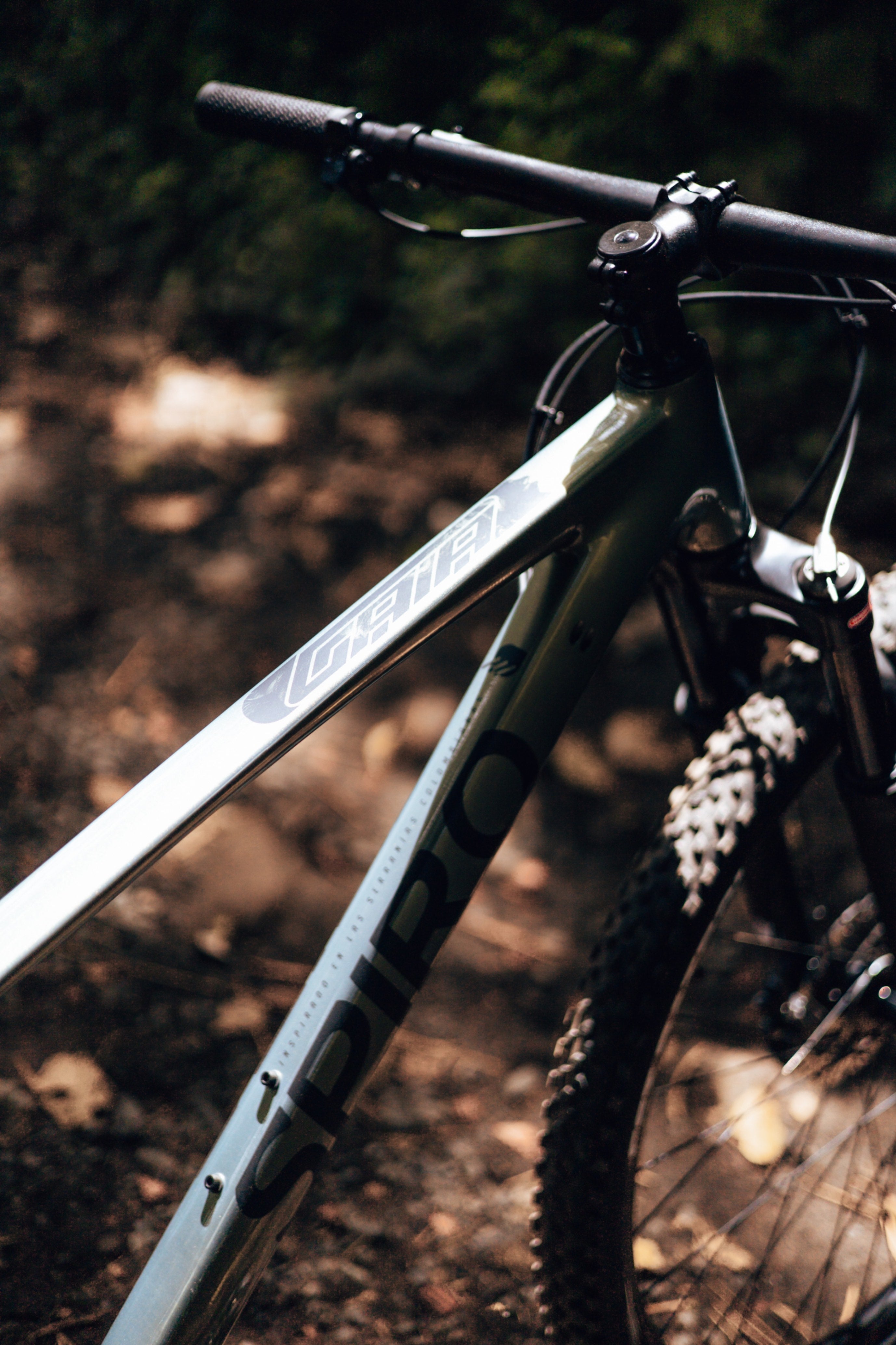 Bicicleta de MTB en aluminio GAIA BAUDÓ Grupo Shimano Cues 11 velocidades
