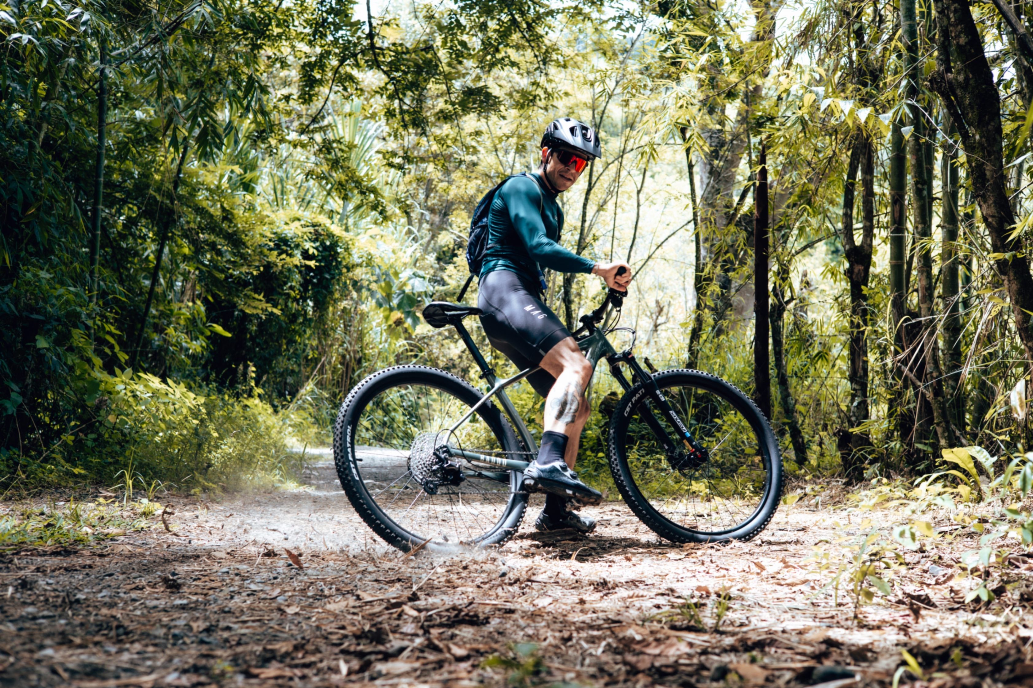 Bicicleta de MTB en aluminio GAIA BAUDÓ Grupo Shimano Deore NS 12 velocidades
