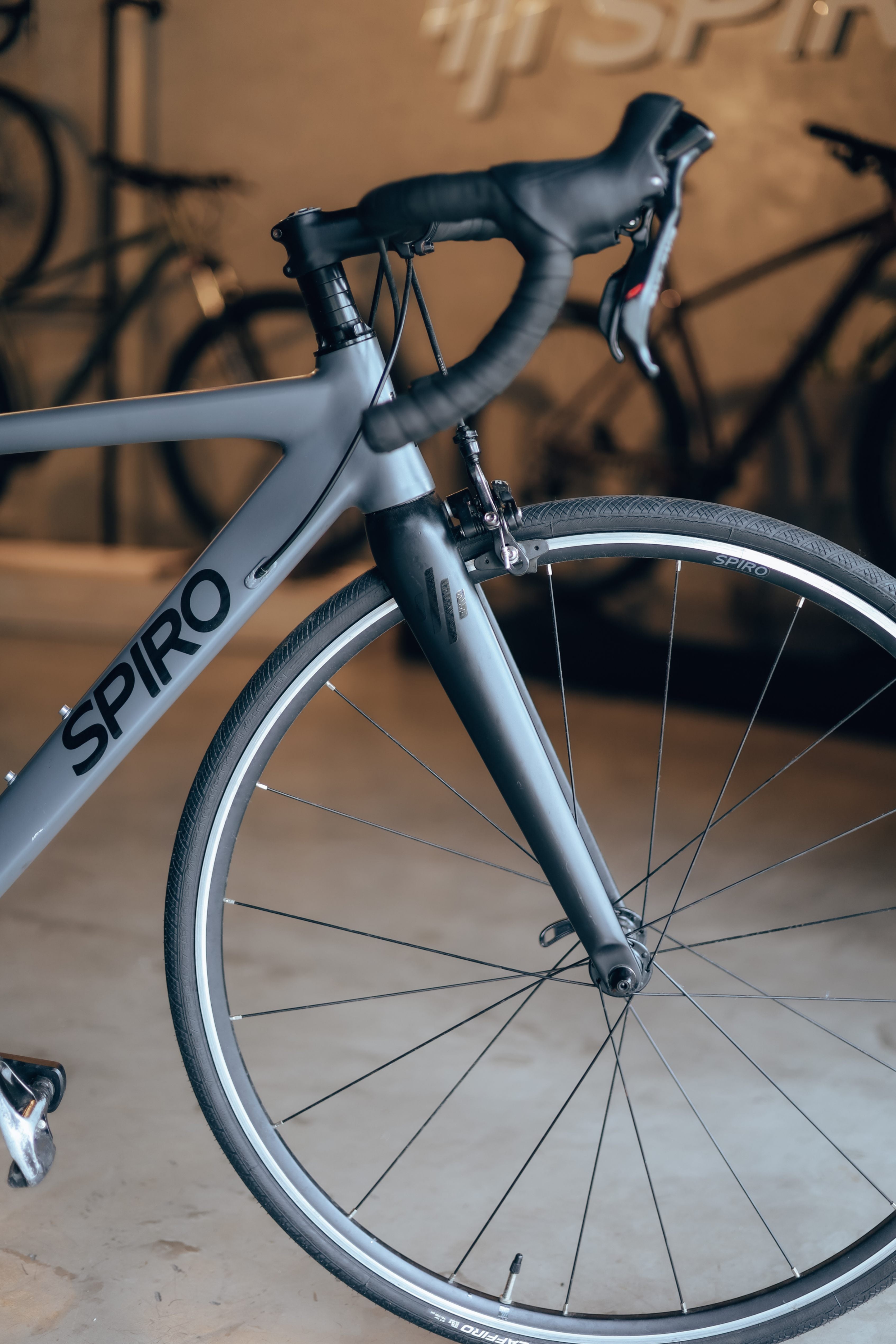 Bicicleta de ruta SPIRO FREEDOM en aluminio con tenedor en carbono talla XS - USADA