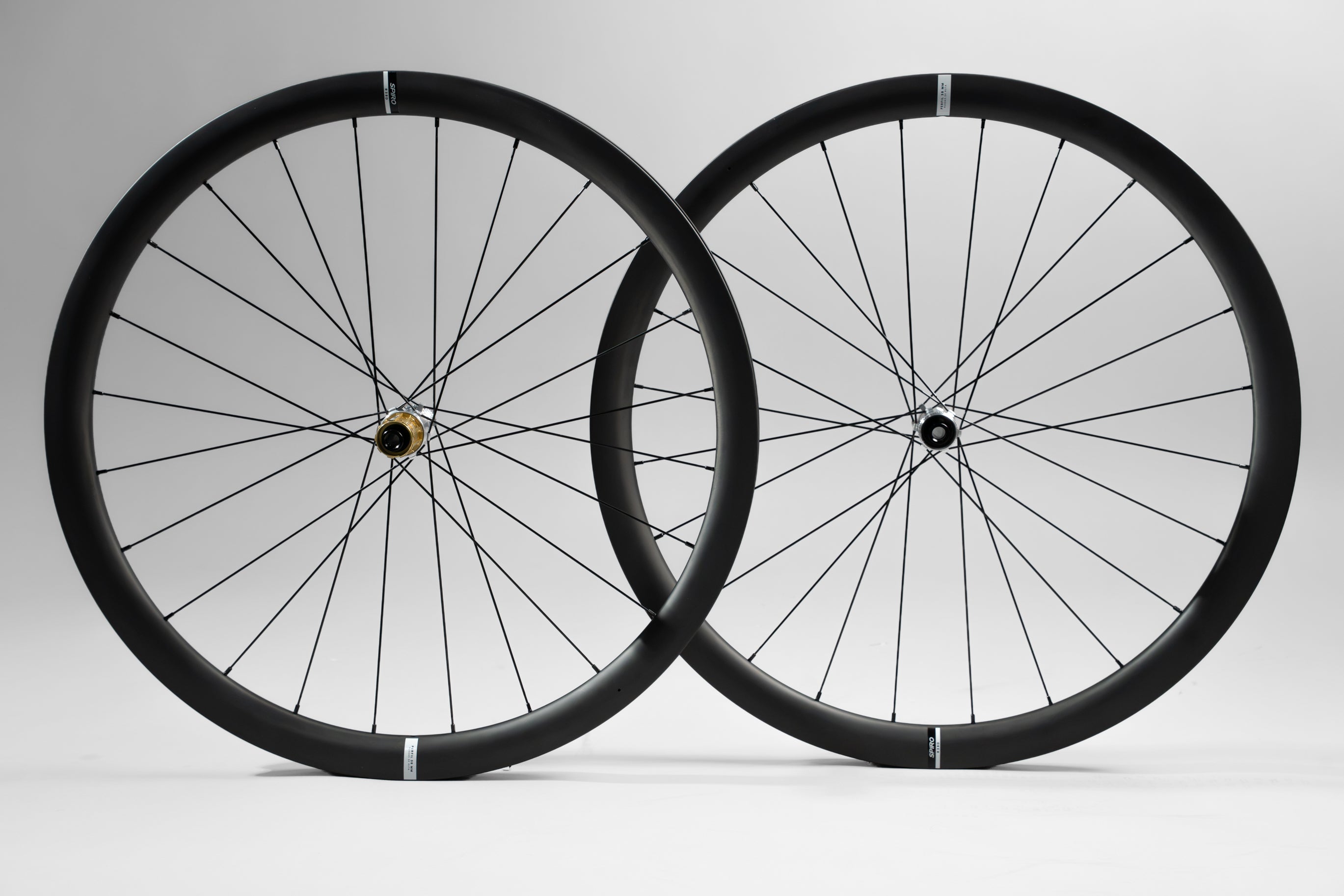 ruedas_carbono_38_mm_ultralivianas_4b264a8b-9294-4e3b-859b-fb6e89808181.jpg