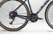Bicicleta de gravel ORIGEN CURRULAO en aluminio con tenedor en carbono y grupo Shimano Cues de 2x10 velocidades